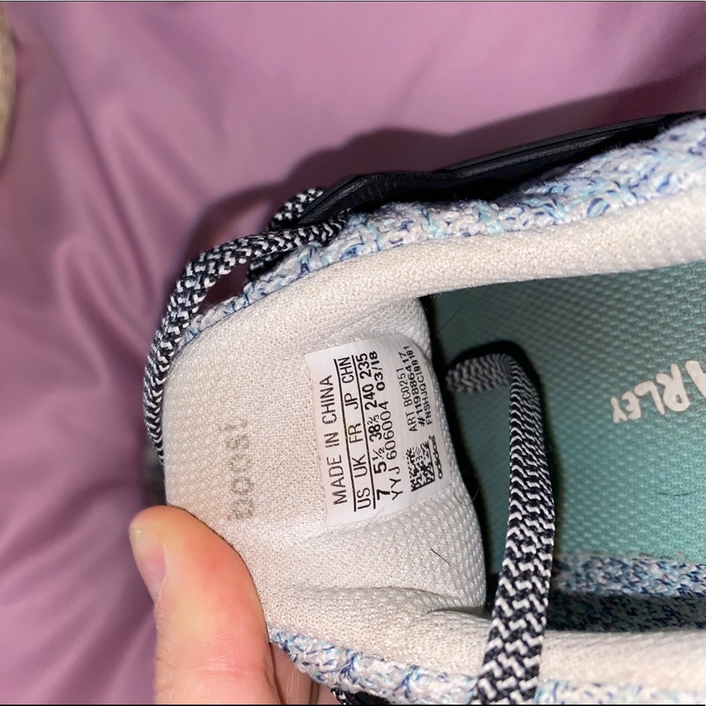 Adidas UltraBoost - Picture 3 of 4